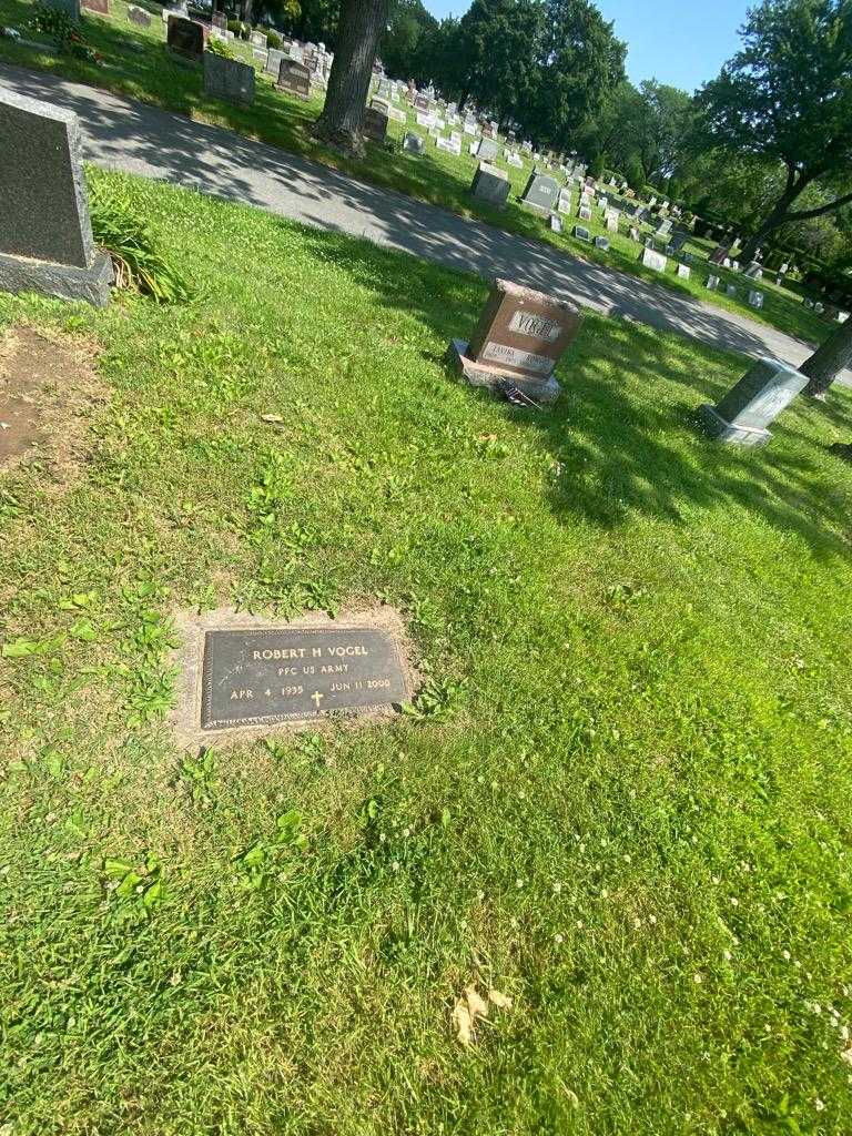 Robert H. Vogel US Army's grave. Photo 2