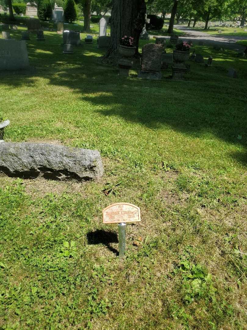 Frederick J. Simonds Second's grave. Photo 1