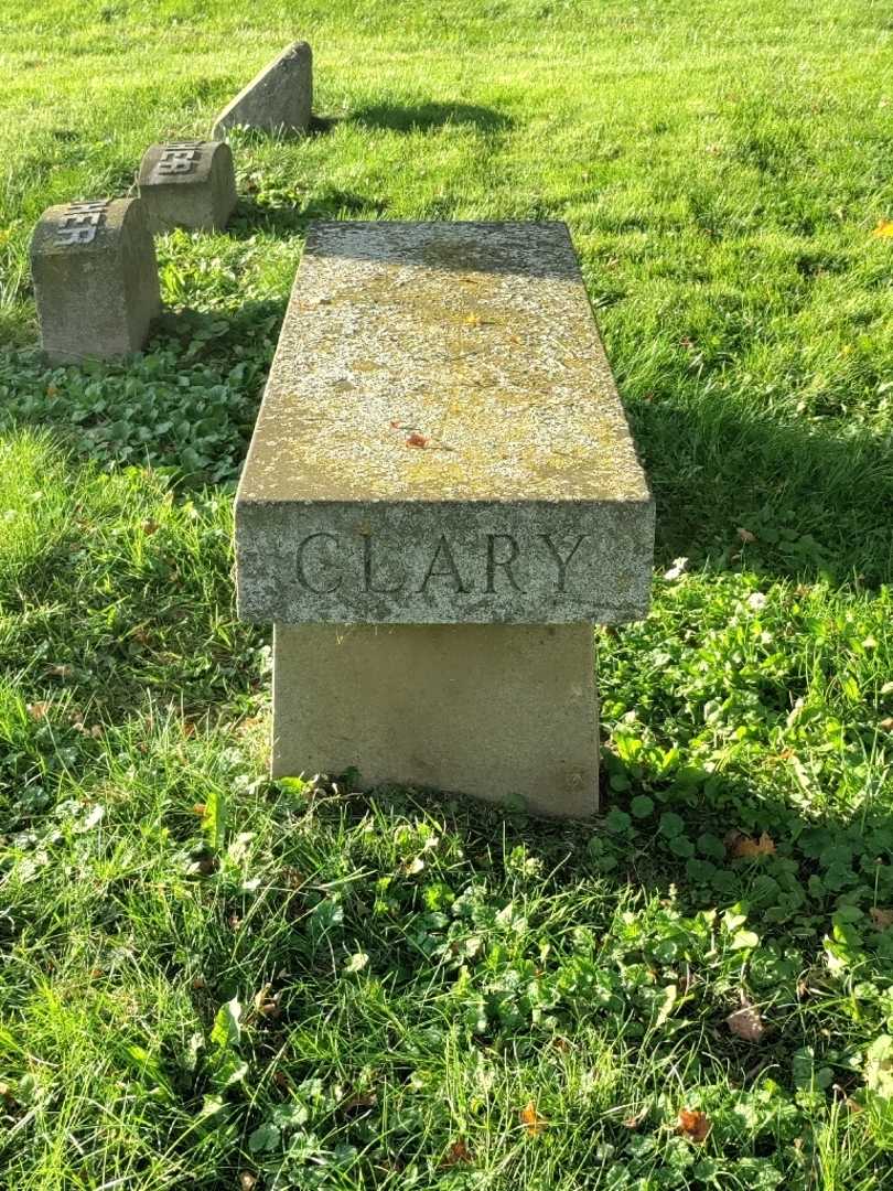 Edith O. Clary's grave. Photo 4