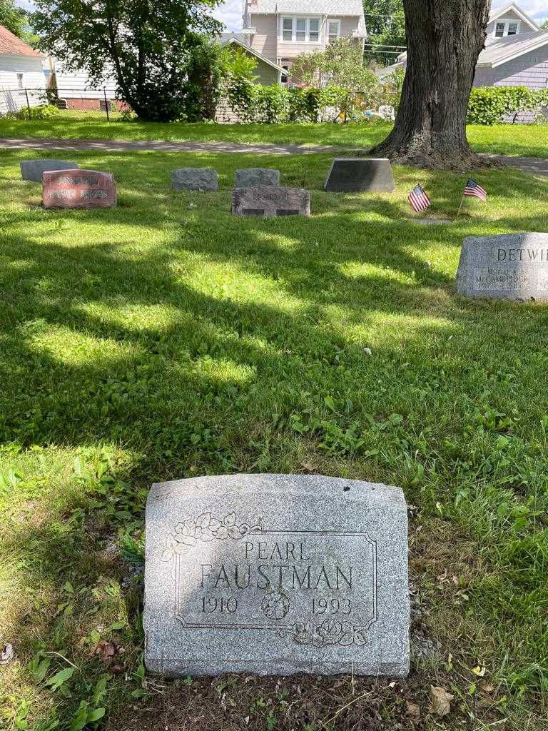 Pearl Faustman's grave. Photo 2