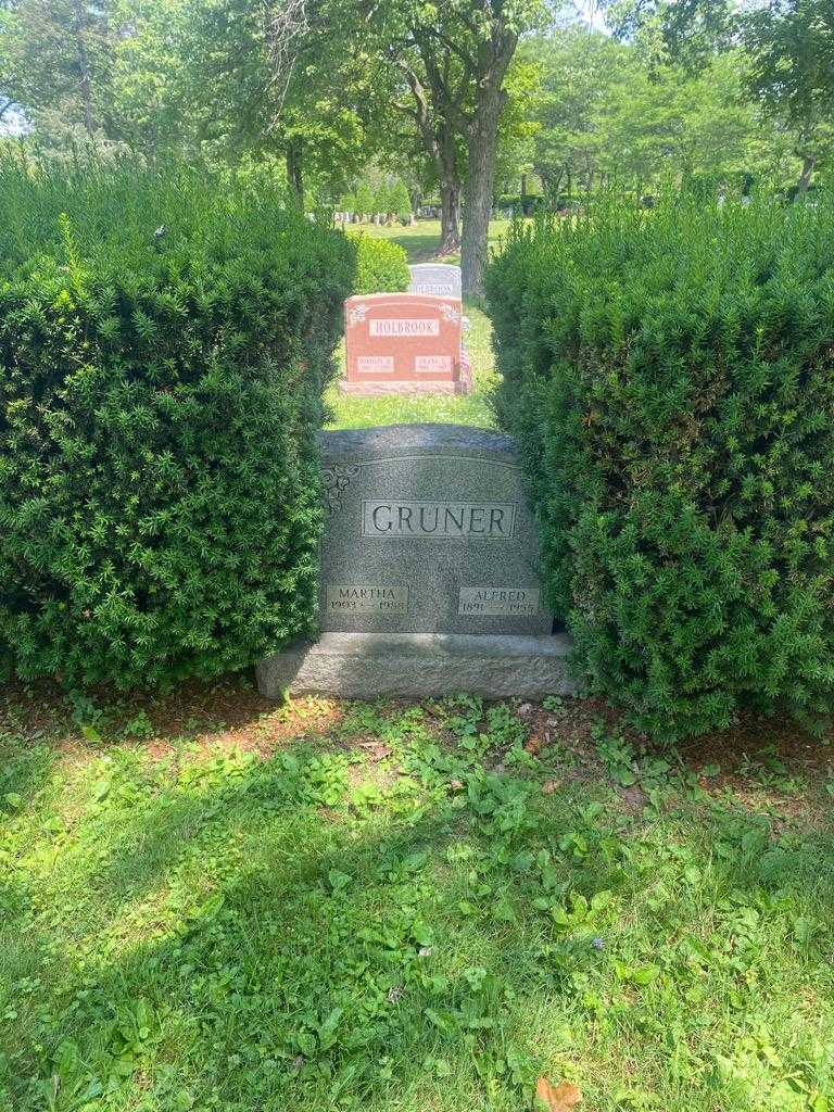 Martha Gruner's grave. Photo 2