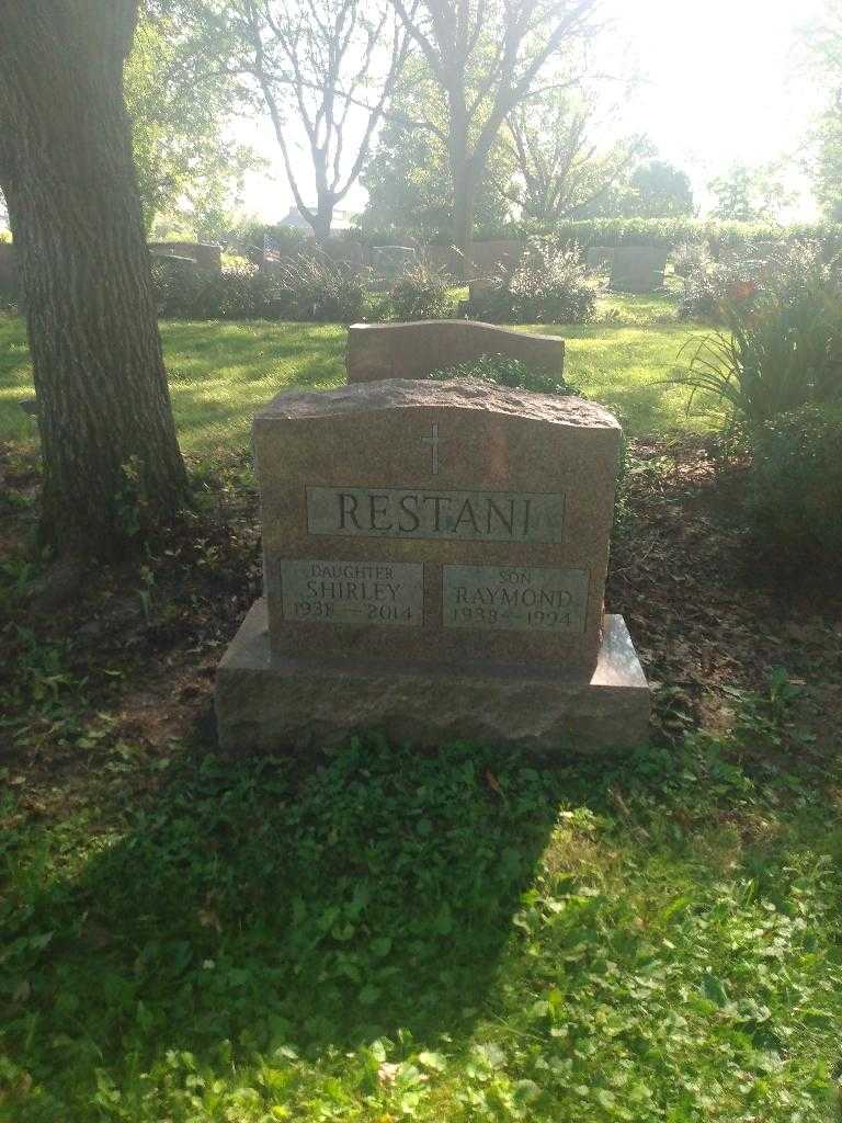 Shirley Restani's grave. Photo 1
