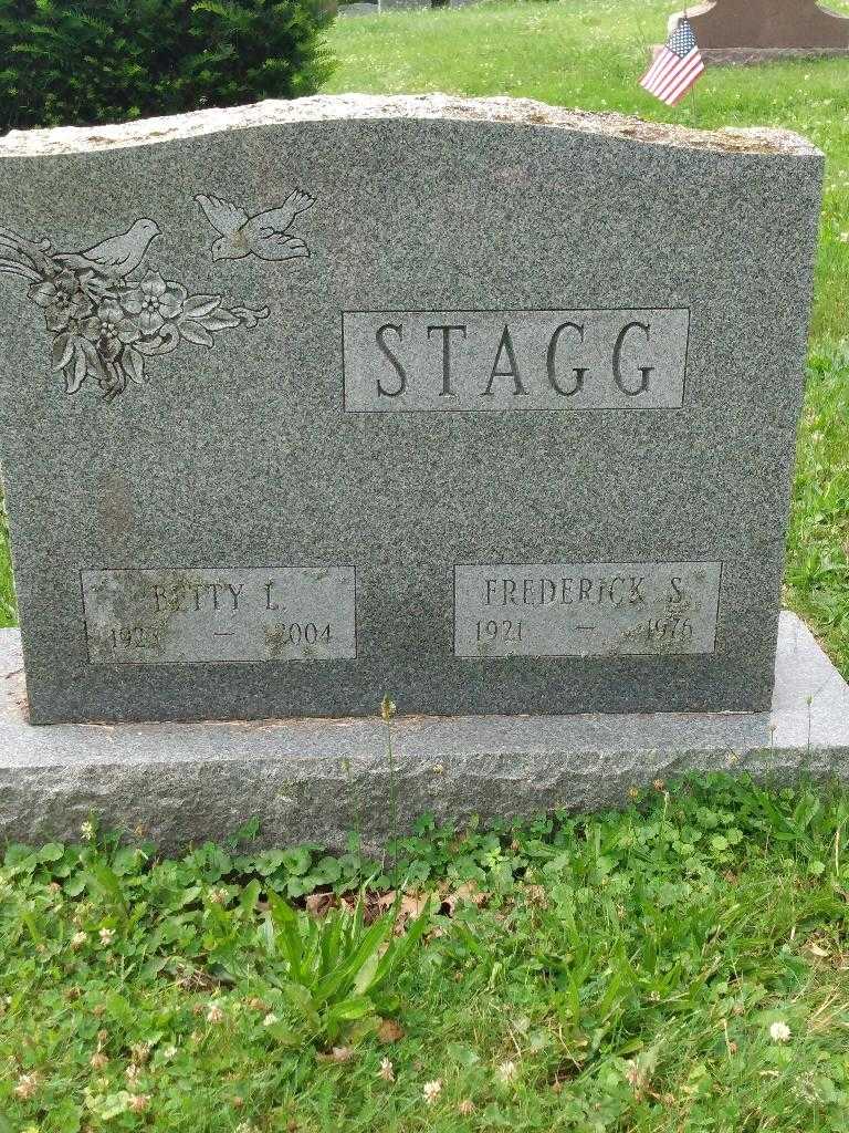Frederick S. Stagg's grave. Photo 2