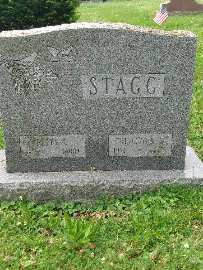 Frederick S. Stagg's grave. Photo 2