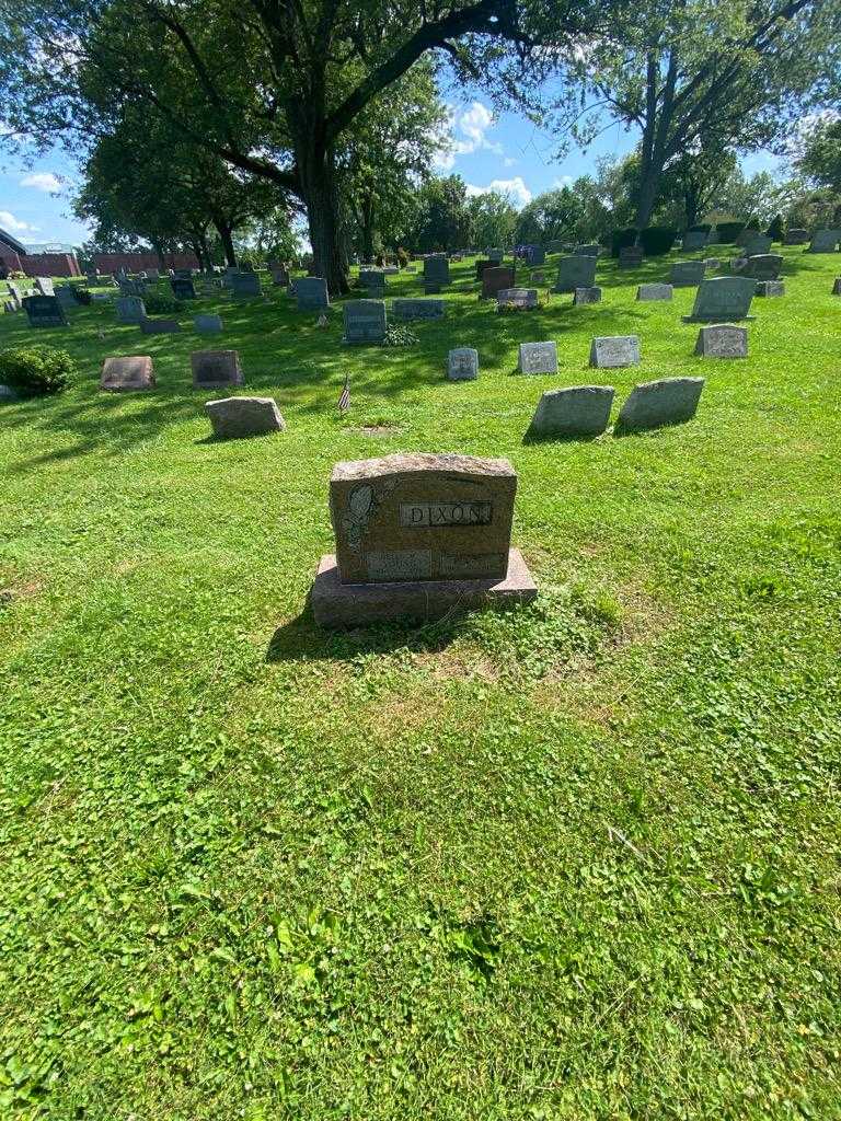 Helen M. Young Dixon's grave. Photo 1