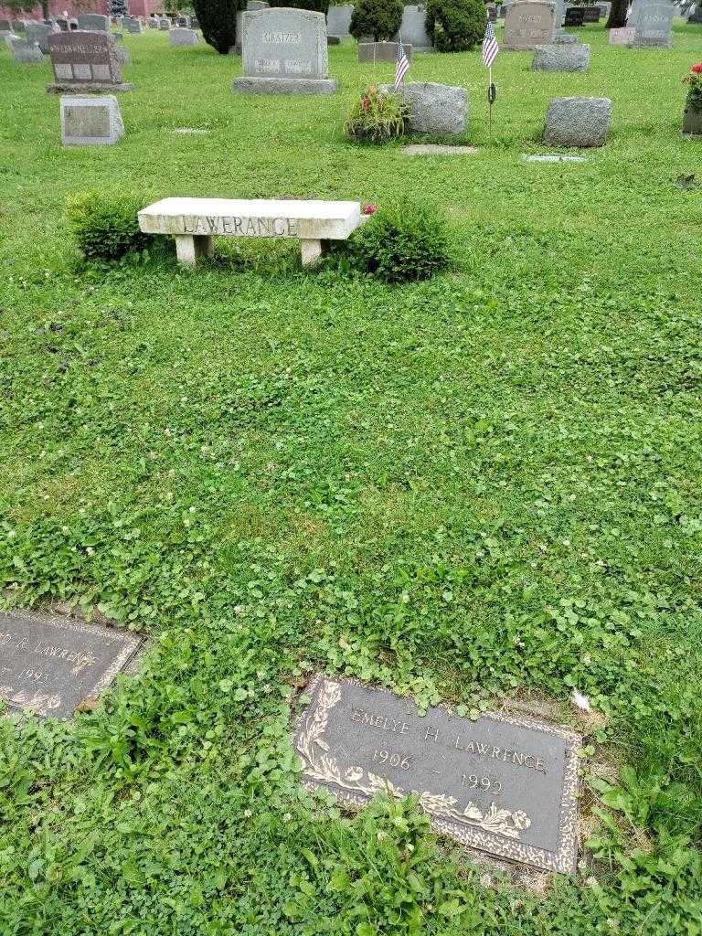 Emelye H. Lawrence's grave. Photo 9