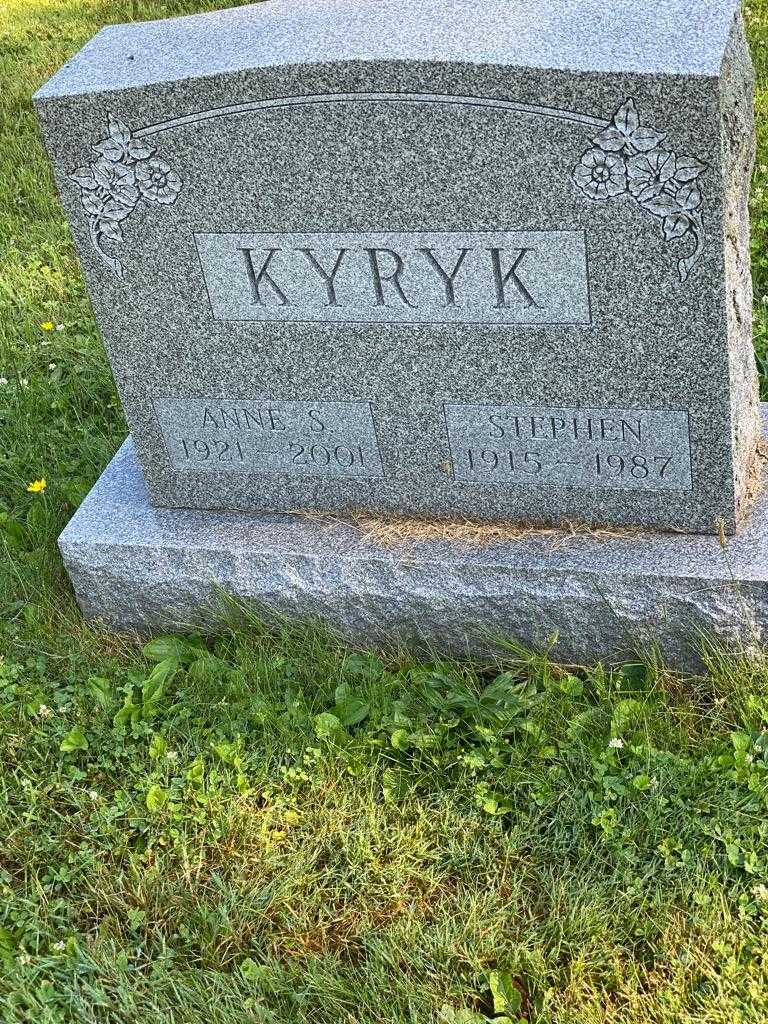 Anne S. Kyryk's grave. Photo 3