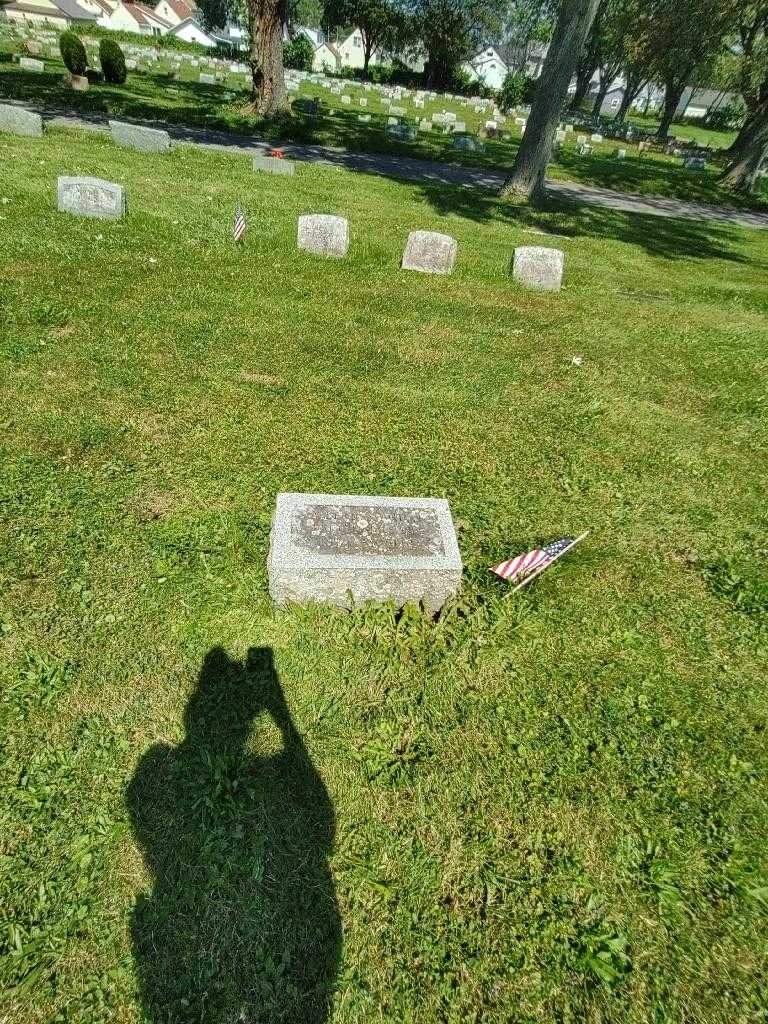 Albert Stanton's grave. Photo 1