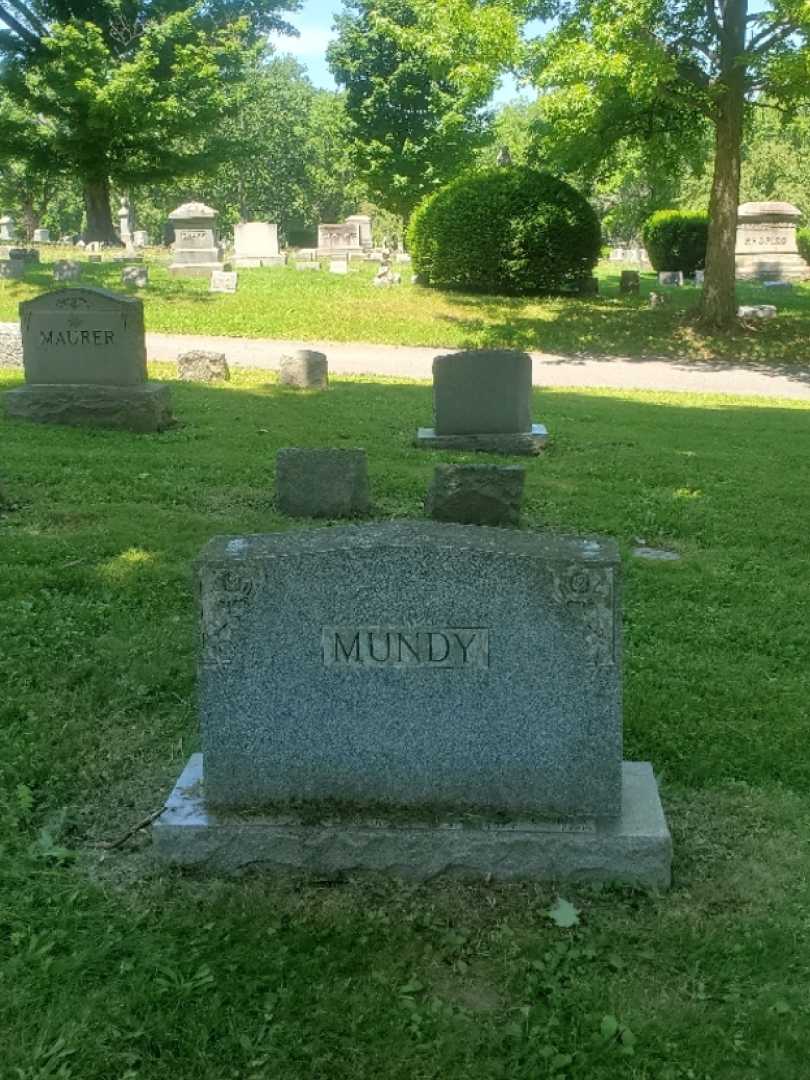 Alys L. "Alice" Mundy's grave. Photo 3