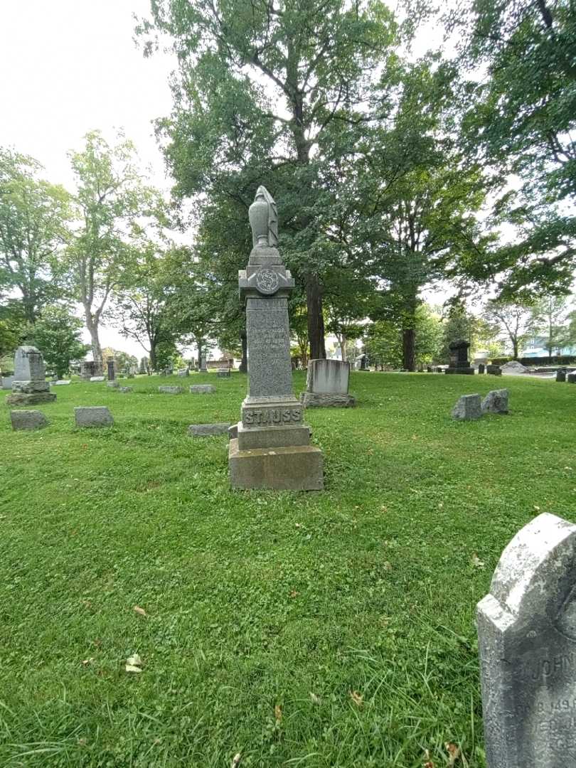 Mary Stauss's grave. Photo 1