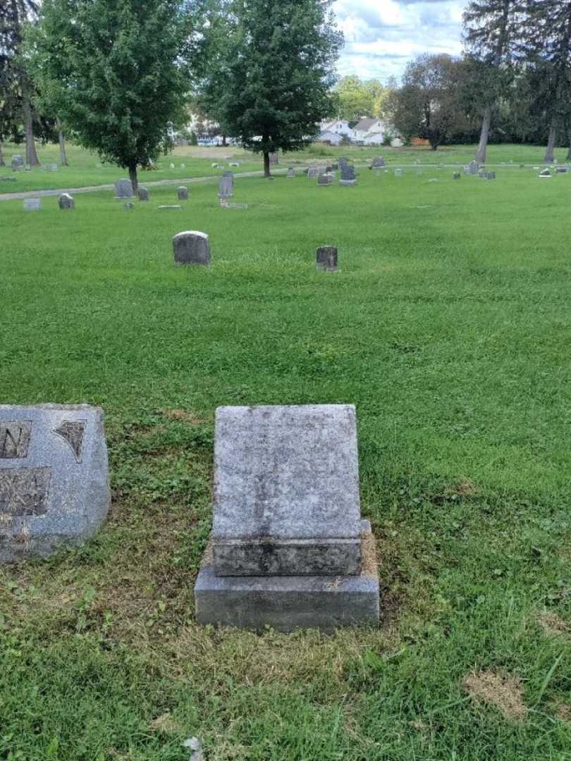 Missus/Madam Bertha Thompson's grave. Photo 3