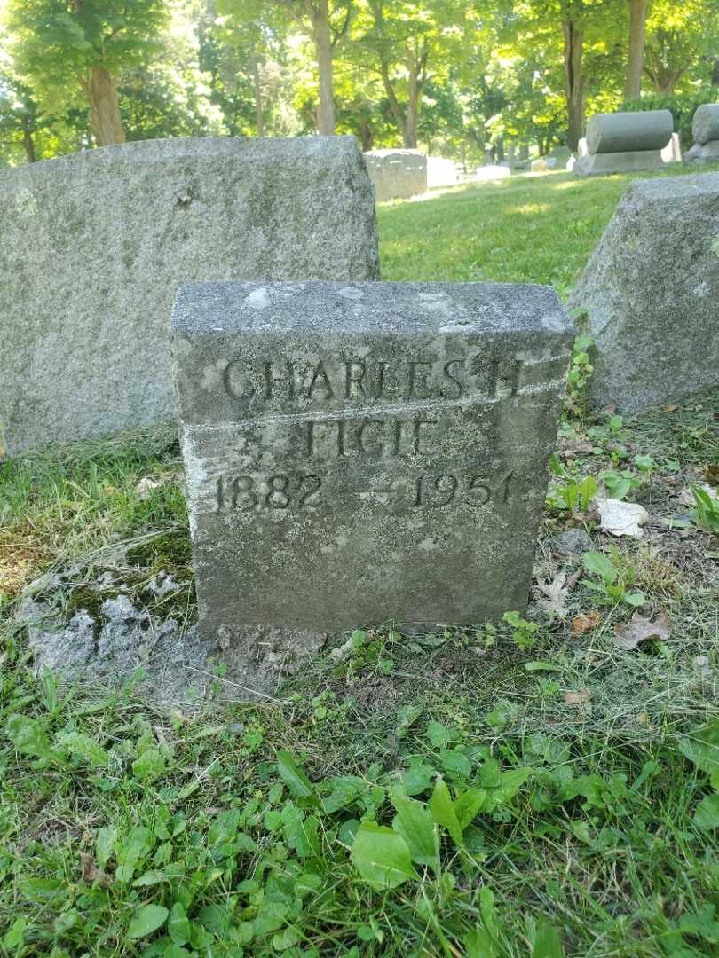 Charles H. Figie's grave. Photo 3