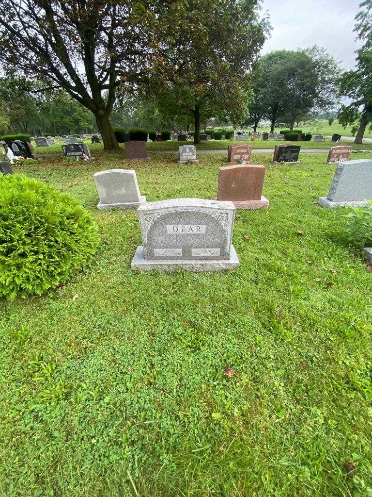 Oscar Dear's grave. Photo 1