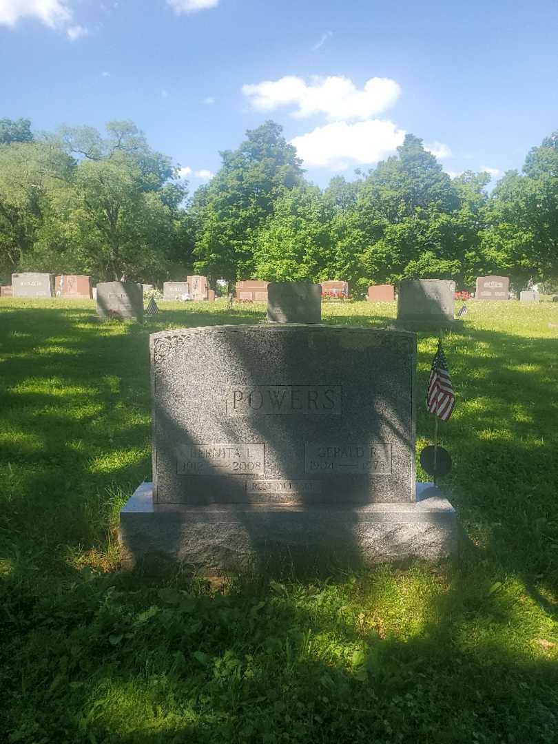 Gerald R. Powers's grave. Photo 3