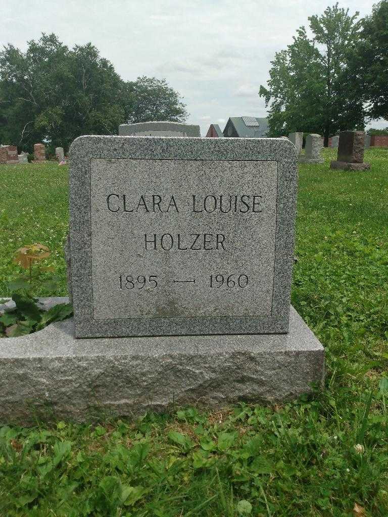 Clara Louise Holzer's grave. Photo 2