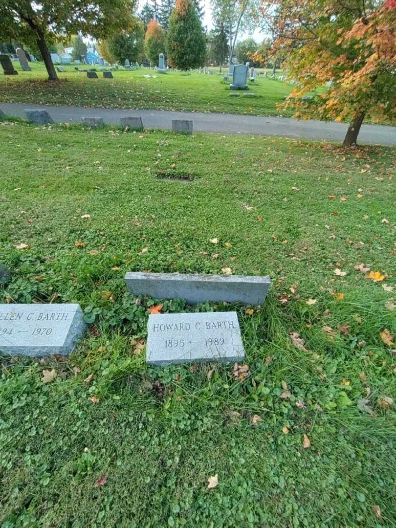 Howard C. Barth Senior's grave. Photo 2