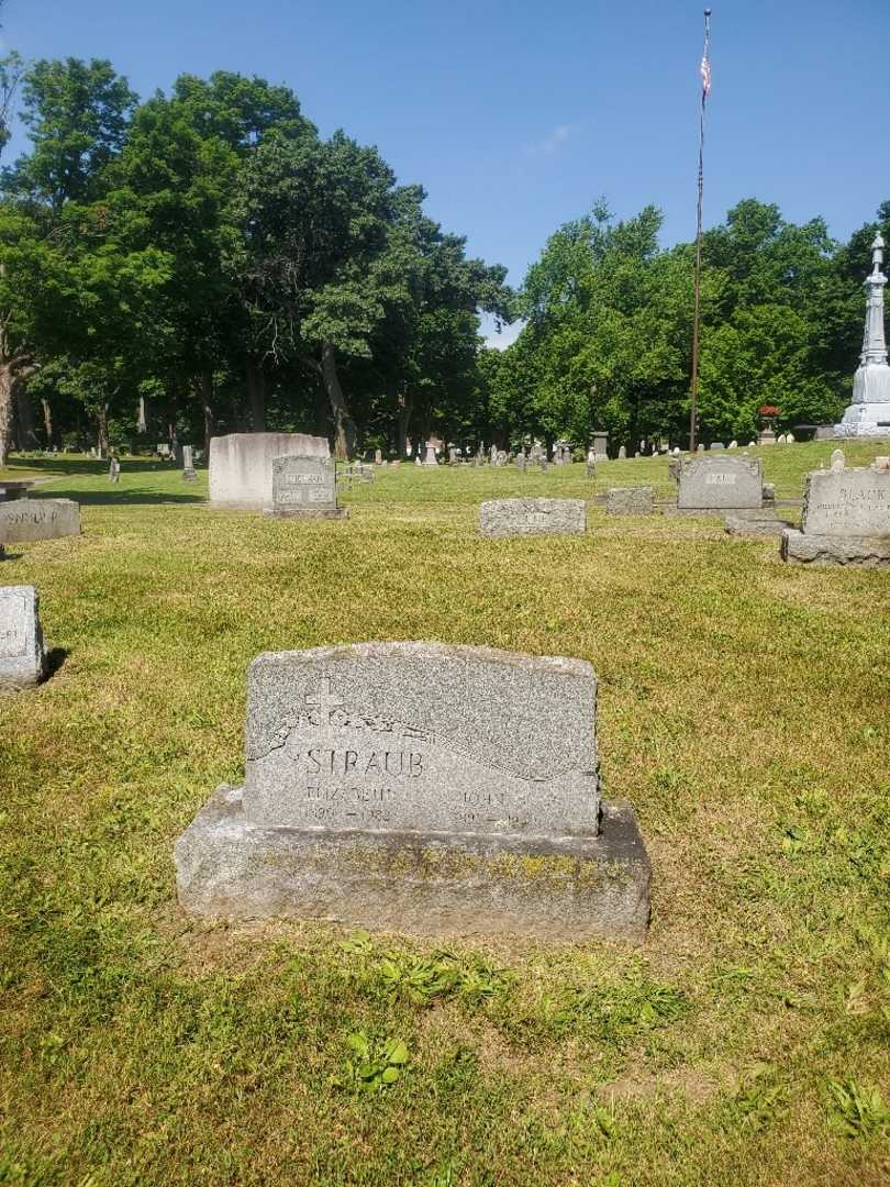 Elizabeth Straub's grave. Photo 1