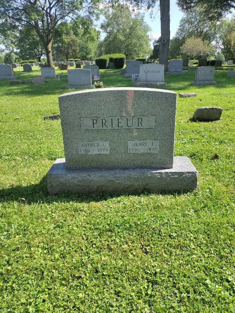 Arthur G. Prieur's grave. Photo 1