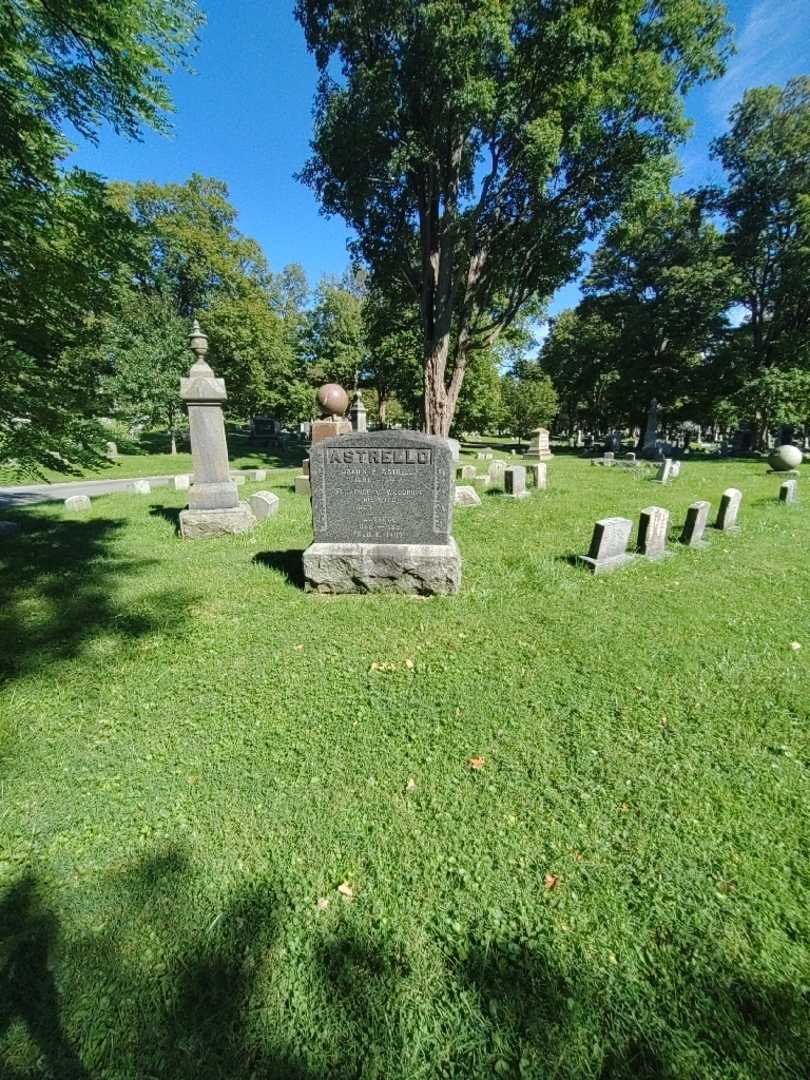 Florence F. Astrello's grave. Photo 1