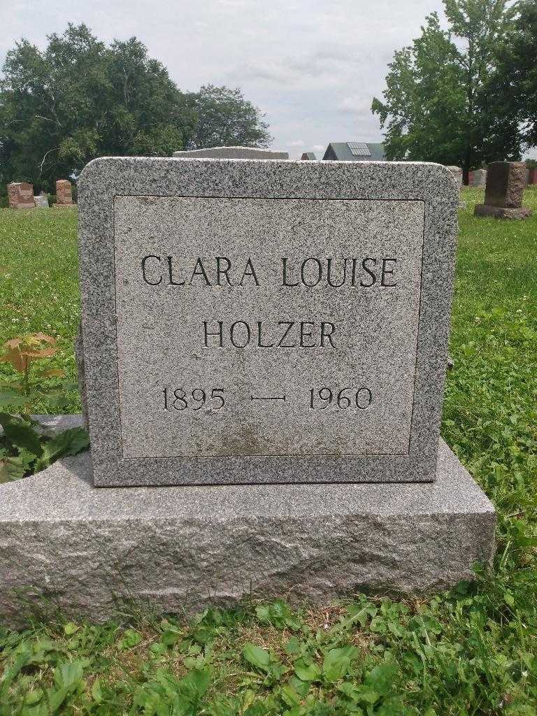 Clara Louise Holzer's grave. Photo 3