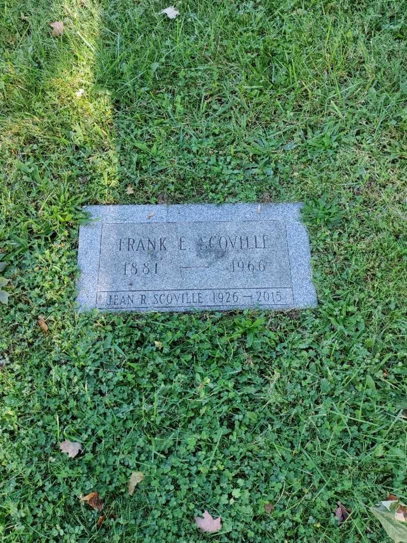 Frank E. Scoville's grave. Photo 2