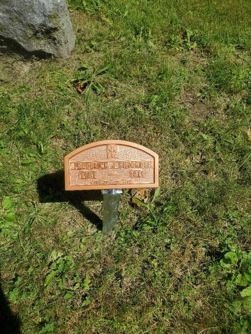 Frederick J. Simonds Second's grave. Photo 2