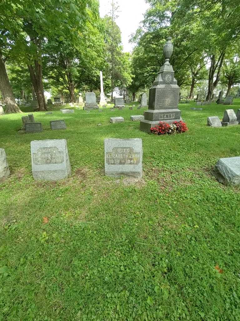 Elizabeth Zahn's grave. Photo 1