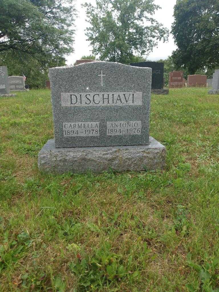 Antonio Dischiavi's grave. Photo 1