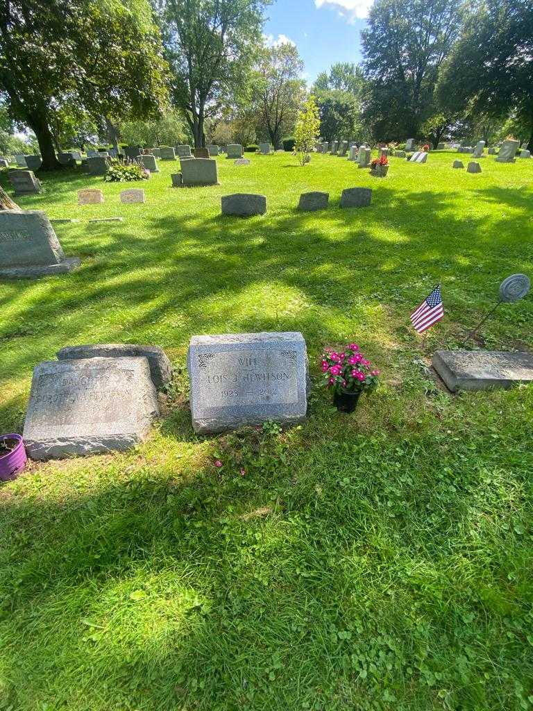 Lois J. Hewitson's grave. Photo 1