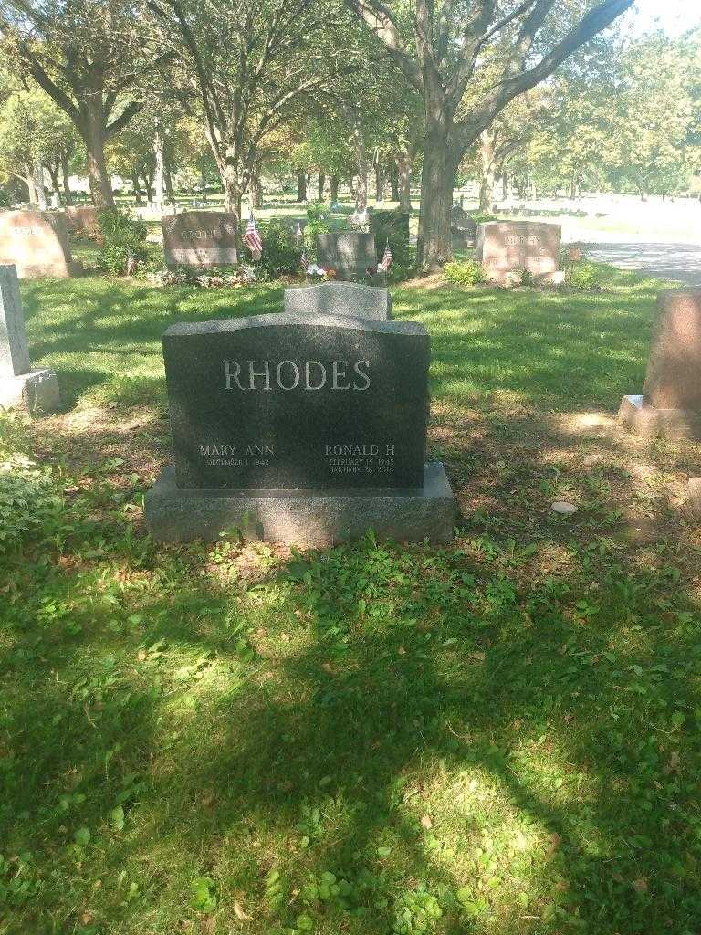 Ronald H. Rhodes's grave. Photo 1