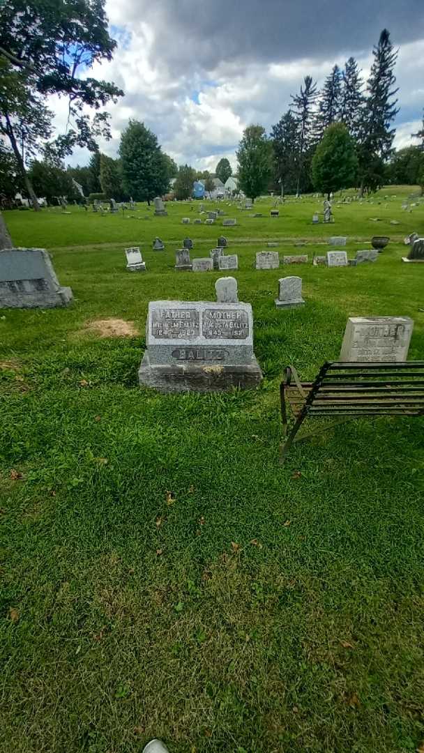 Augusta Balitz's grave. Photo 1