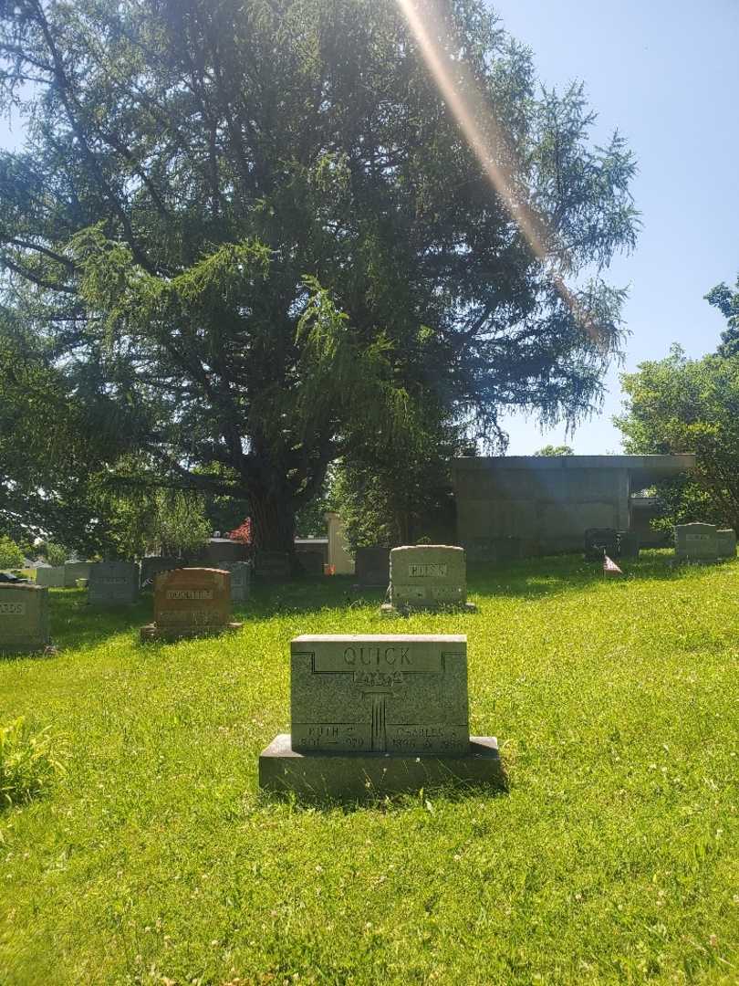 Ruth C. Quick Powell's grave. Photo 1