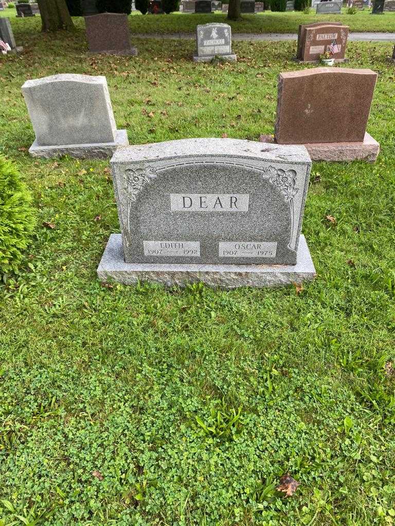 Oscar Dear's grave. Photo 2