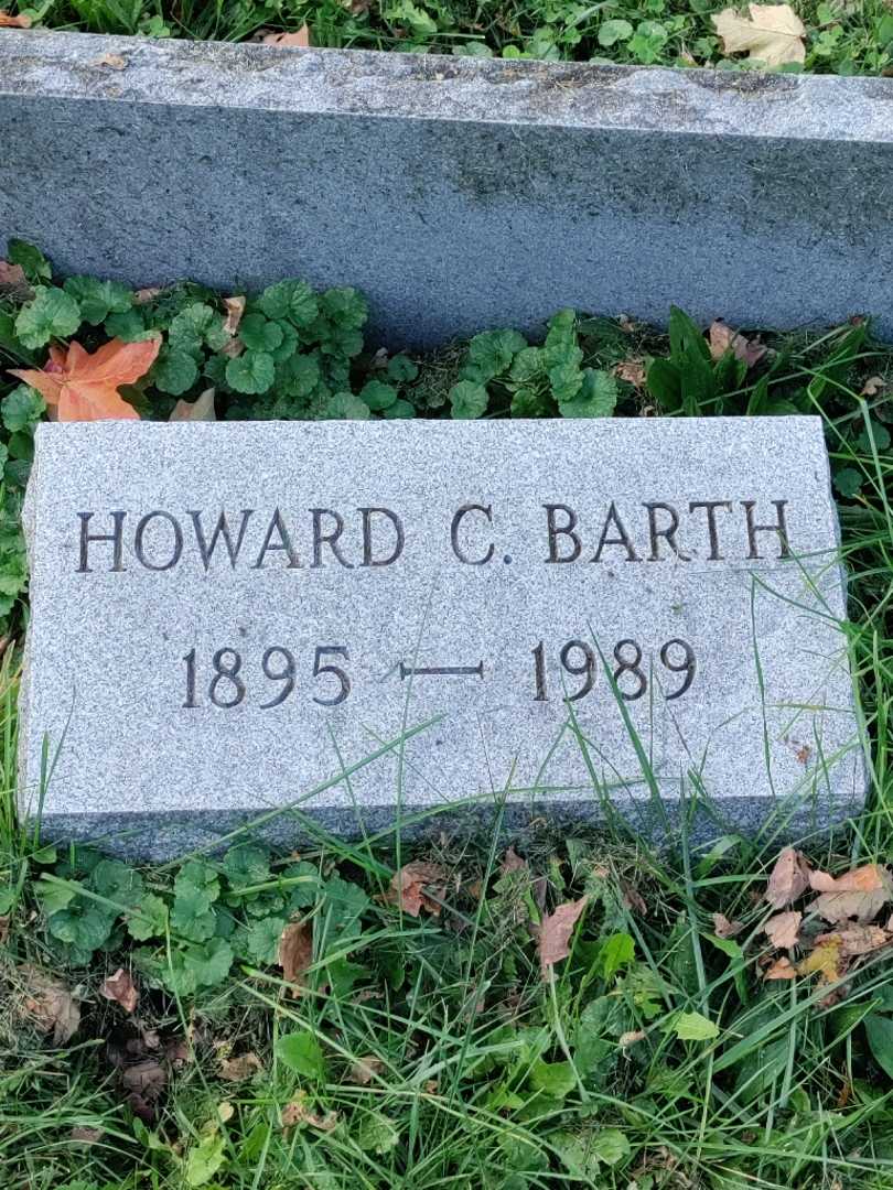 Howard C. Barth Senior's grave. Photo 4