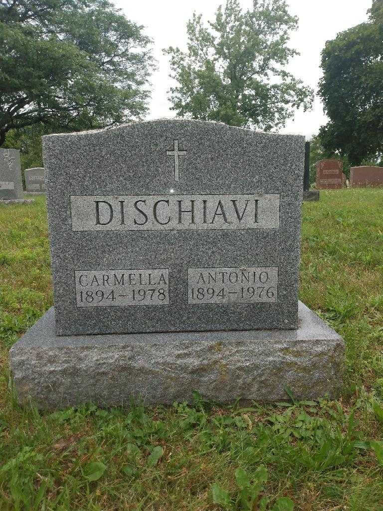 Antonio Dischiavi's grave. Photo 2