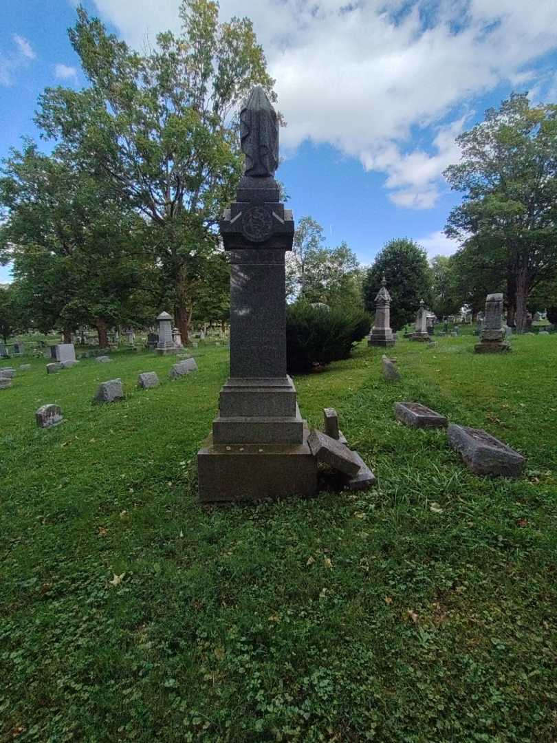 Margaret Letterman Stauss's grave. Photo 1