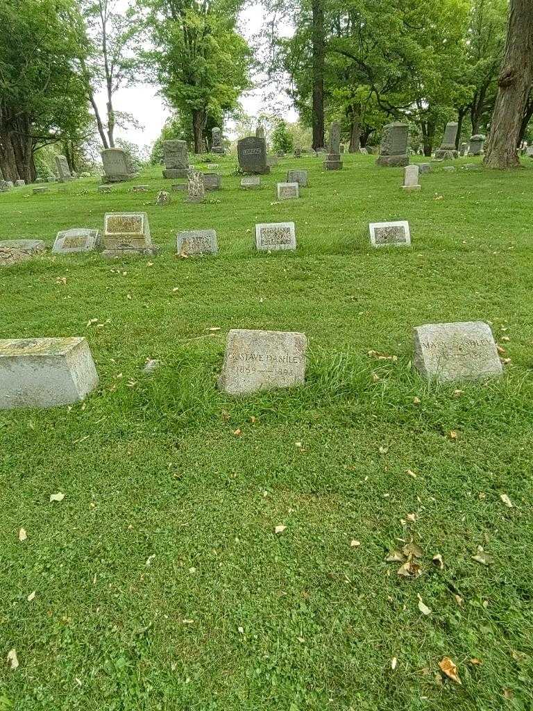 Gustave Dashley's grave. Photo 1