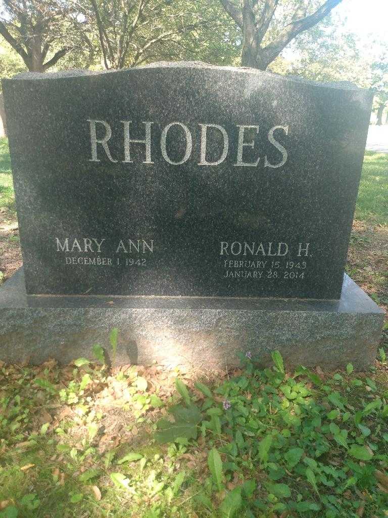 Ronald H. Rhodes's grave. Photo 2