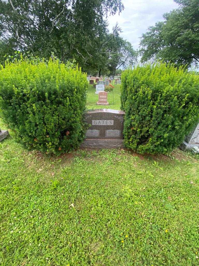 Julia E. Gates's grave. Photo 1