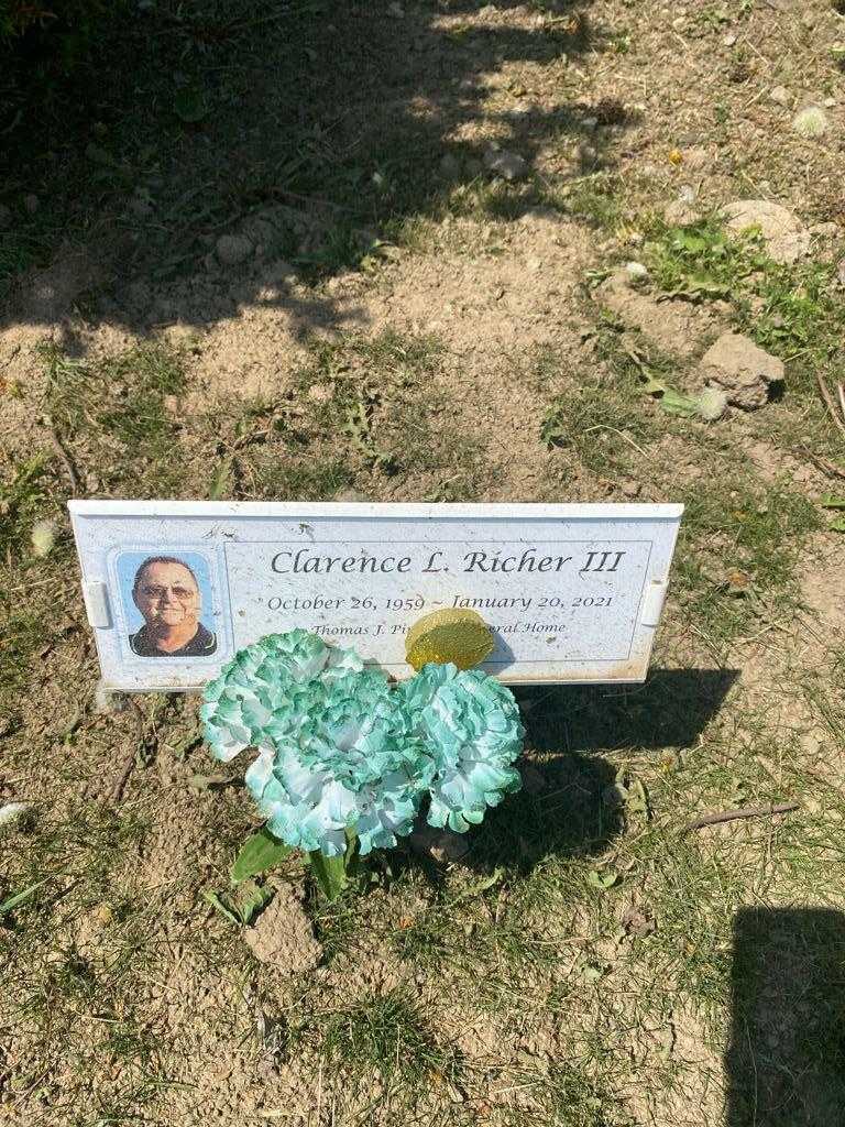 Clarence L. Richer Third's grave. Photo 1