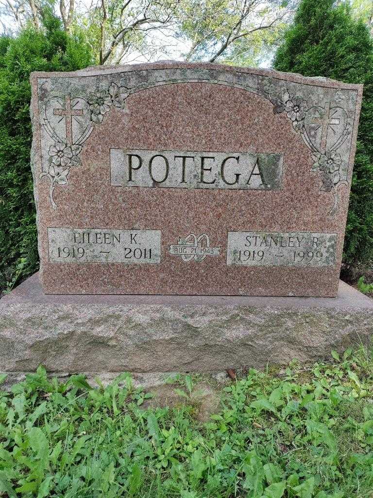 Stanley R. Potega's grave. Photo 3