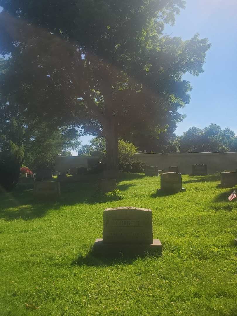 Lillian I. Corbett's grave. Photo 1