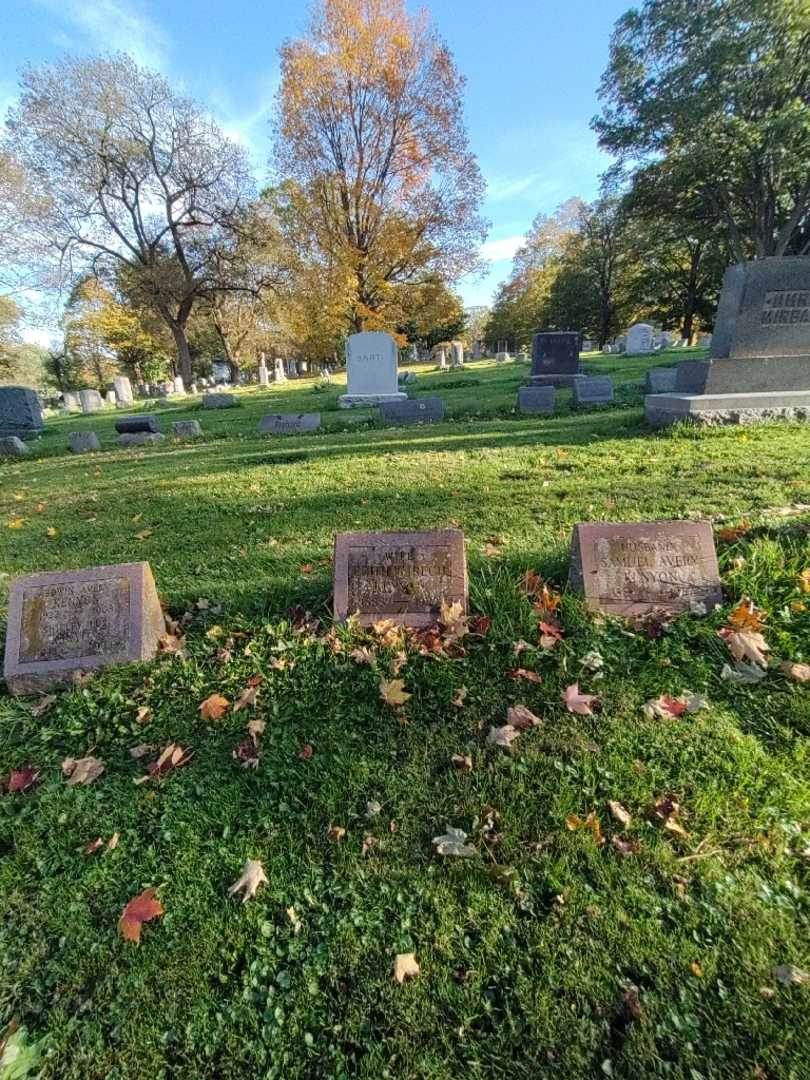 Edith C. Rech Kenyon's grave. Photo 1