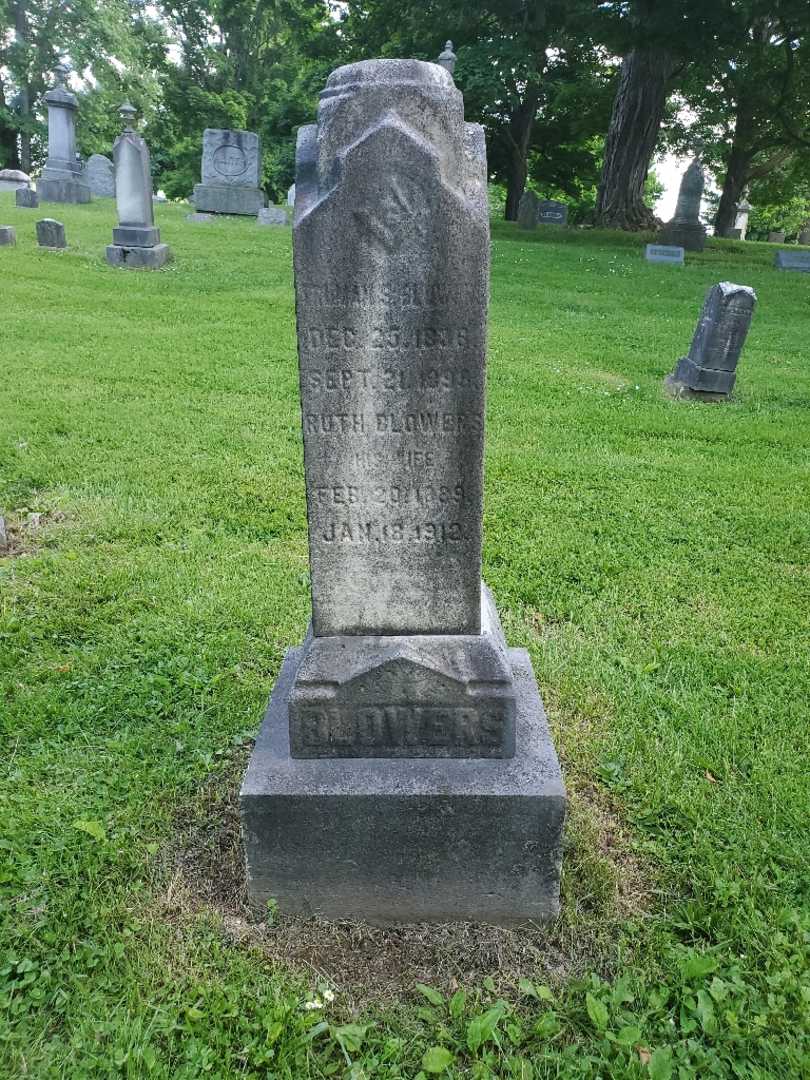 Ruth Blowers's grave. Photo 2