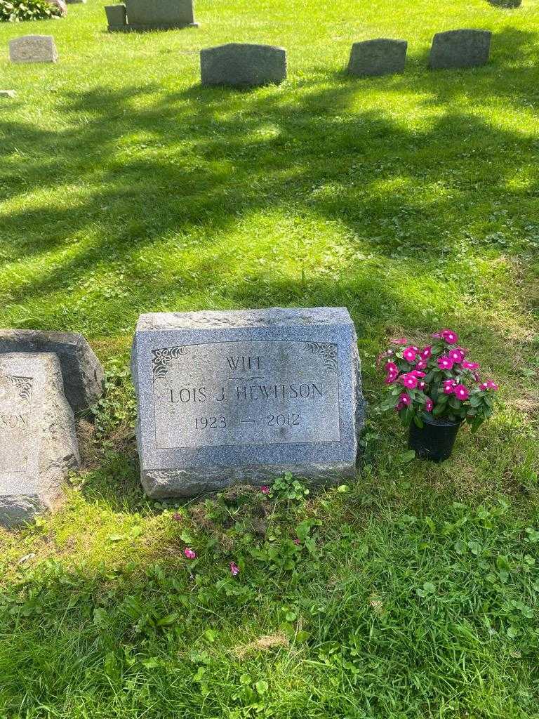Lois J. Hewitson's grave. Photo 2