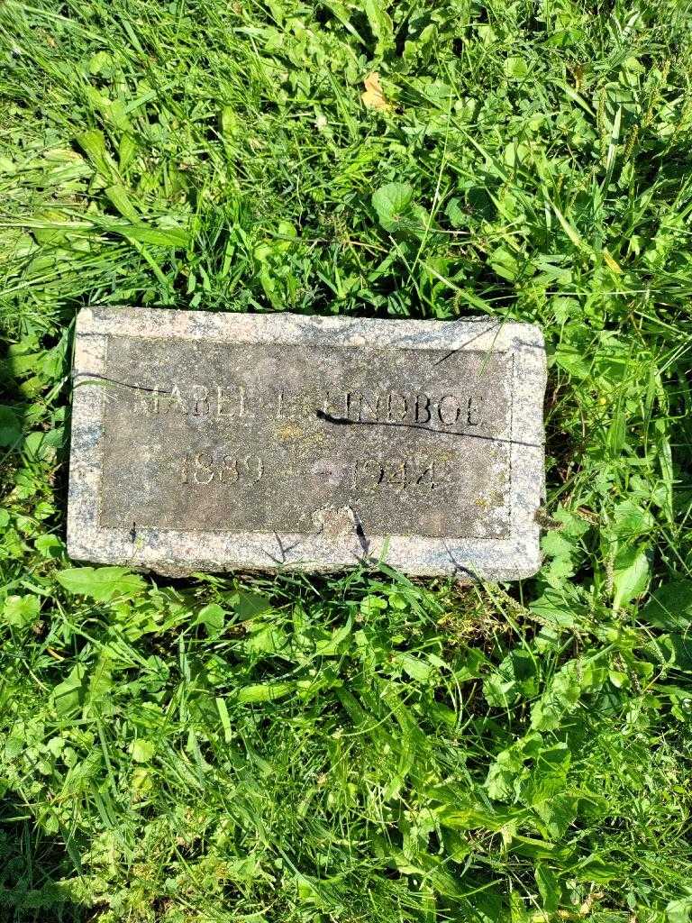 Mabel L. Lindboc's grave. Photo 3