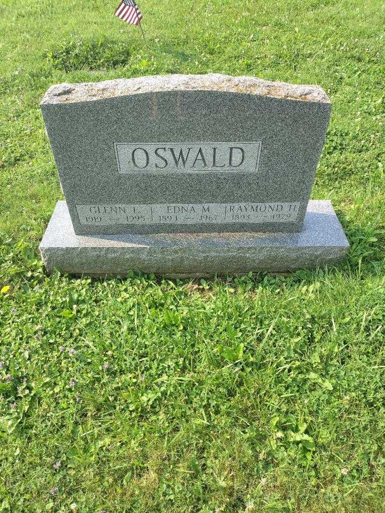 Raymond H. Oswald's grave. Photo 1