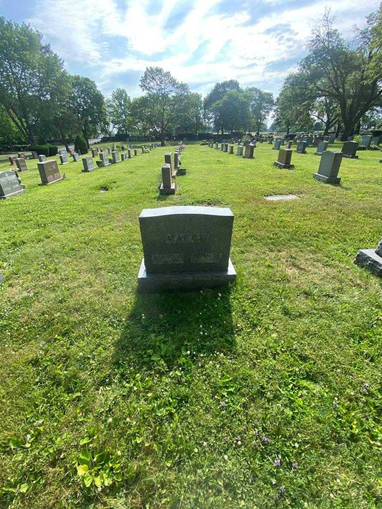 Armella R. Macco's grave. Photo 1