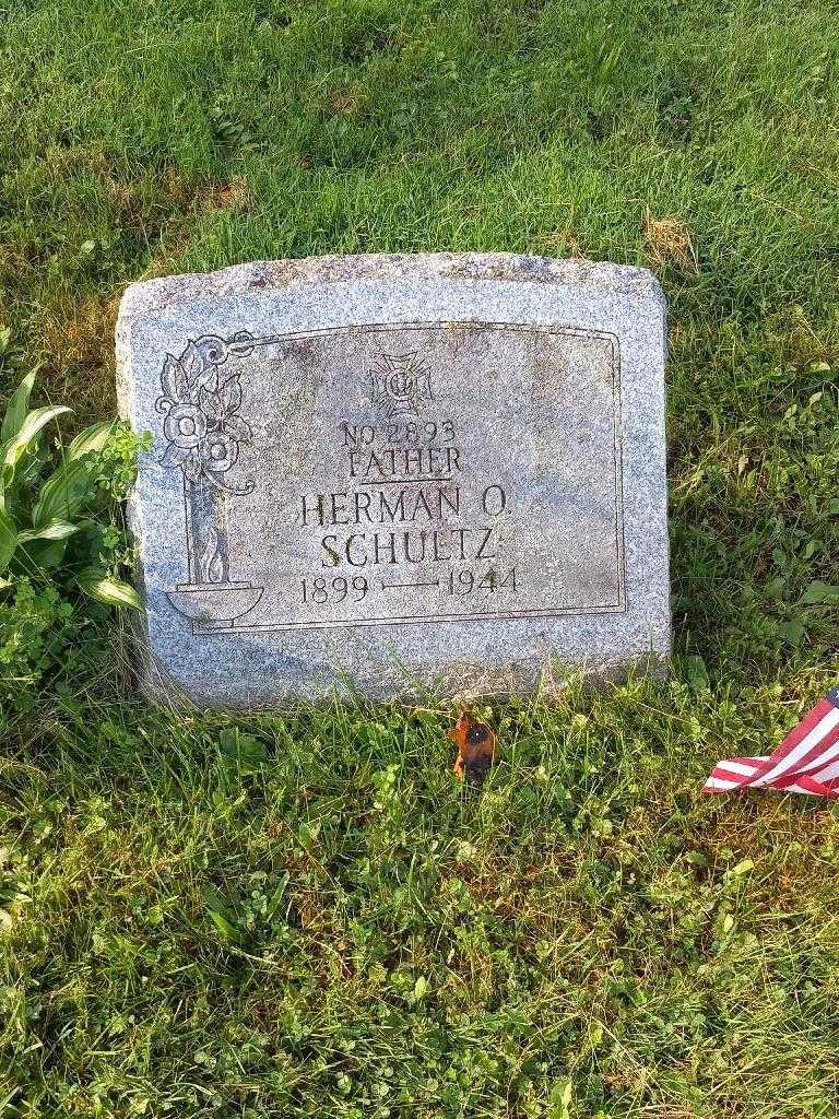 Baby Boy Muller's grave. Photo 3