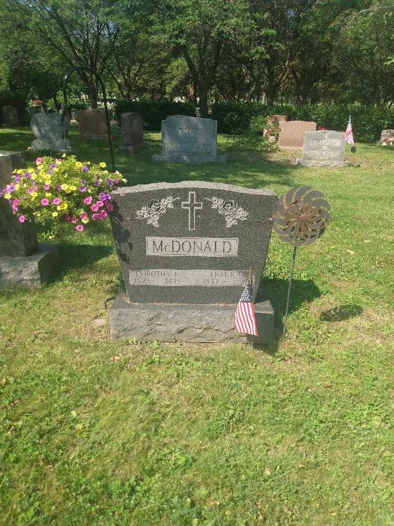 Luke Paltz McDonald's grave. Photo 1
